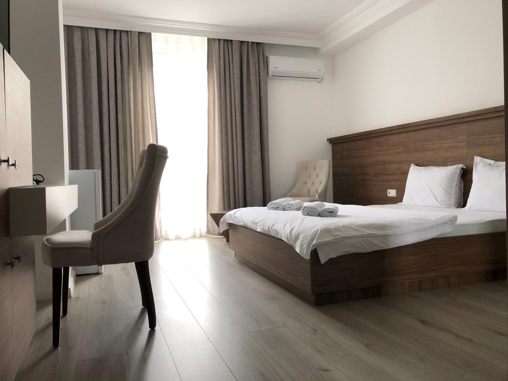 Titova Mitrovica Hotel Dardani מראה חיצוני תמונה
