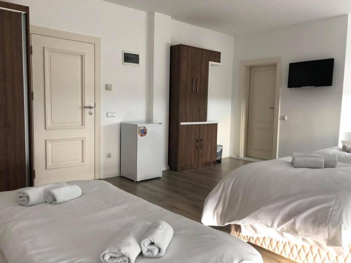 Titova Mitrovica Hotel Dardani מראה חיצוני תמונה