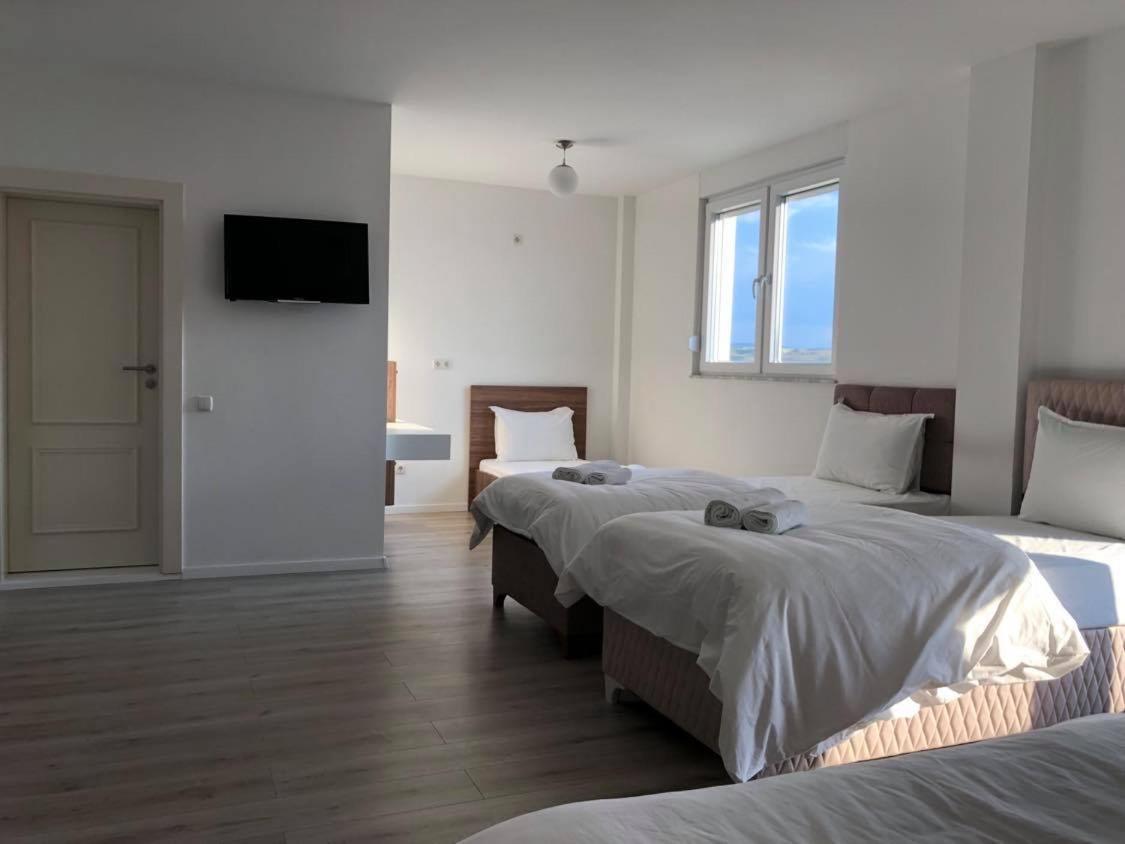 Titova Mitrovica Hotel Dardani מראה חיצוני תמונה