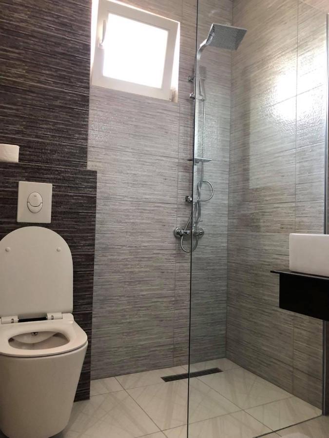 Titova Mitrovica Hotel Dardani מראה חיצוני תמונה