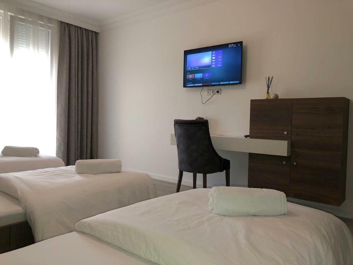 Titova Mitrovica Hotel Dardani מראה חיצוני תמונה