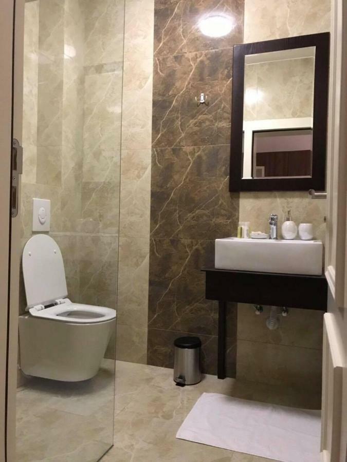 Titova Mitrovica Hotel Dardani מראה חיצוני תמונה
